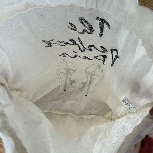 Shiraleah Chicago Cotton Drawstring Pom-Pom Shoe Bag The Perfect Pair - Picture 5 of 8